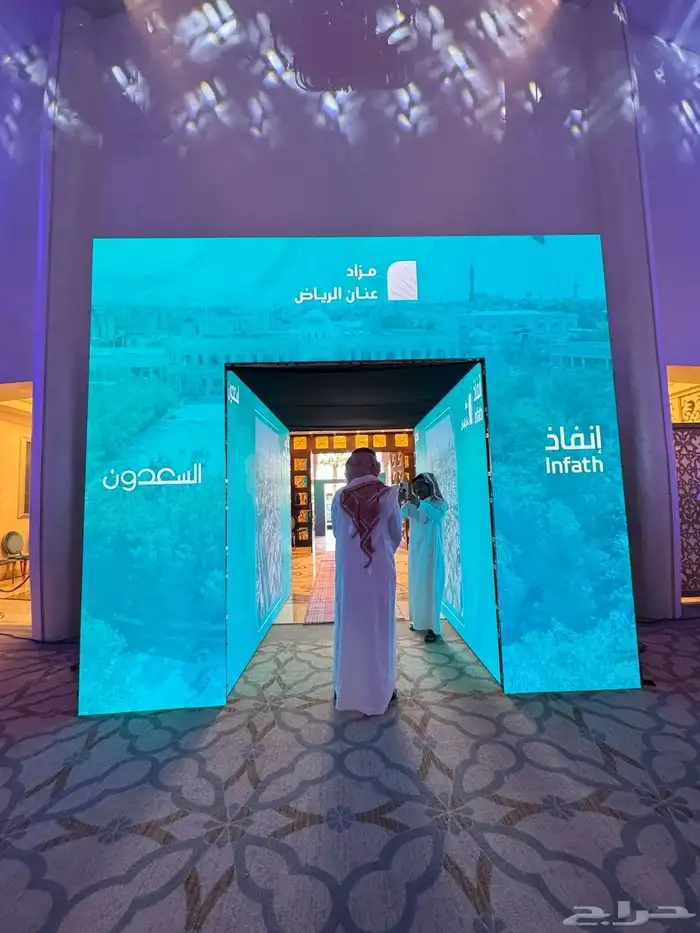 تأجير شاشات عرض 4