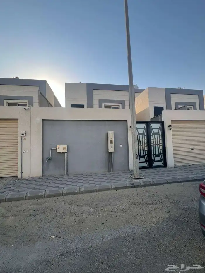 فيلا مميزة للإيجار 310م 8