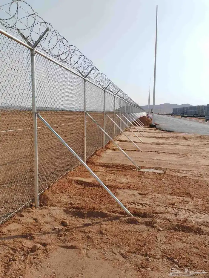 السلام عليكم ورحمه الله وبركاته نقوم بجميع مقاولات 8