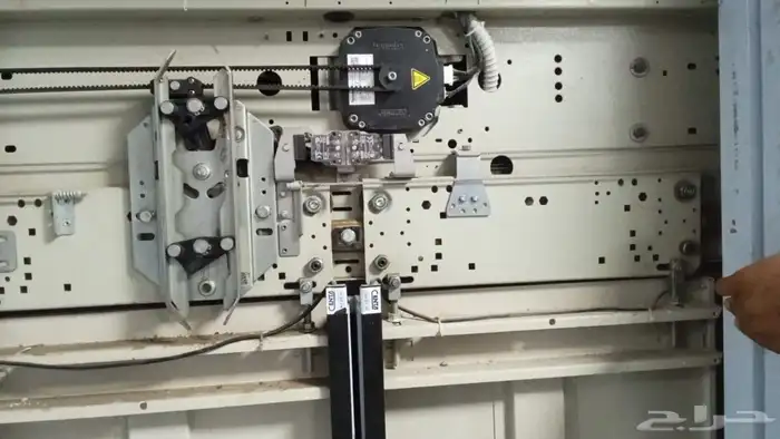 فني مصاعد -صيانة واعطال _ تركيب -تحديث _تجديد واحلال 12