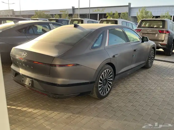 عرض خاص هيونداي ازيرا كالجراف 2024 فل كامل 4