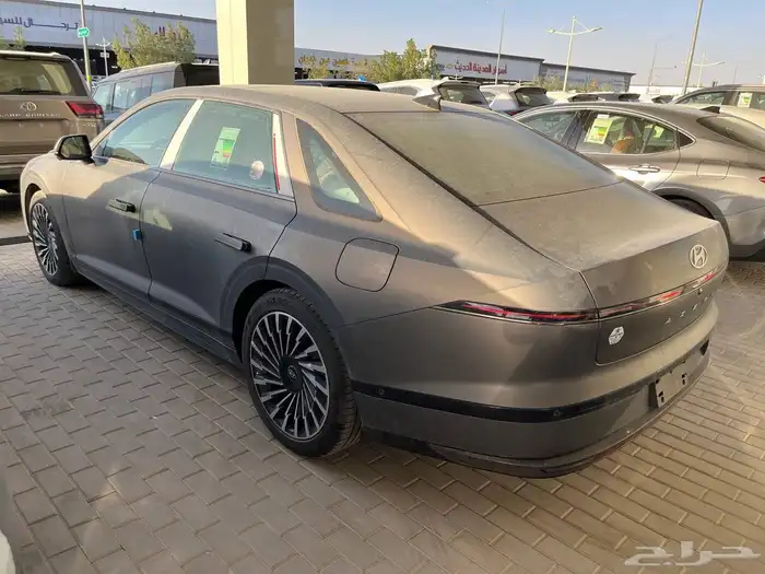 عرض خاص هيونداي ازيرا كالجراف 2024 فل كامل 5