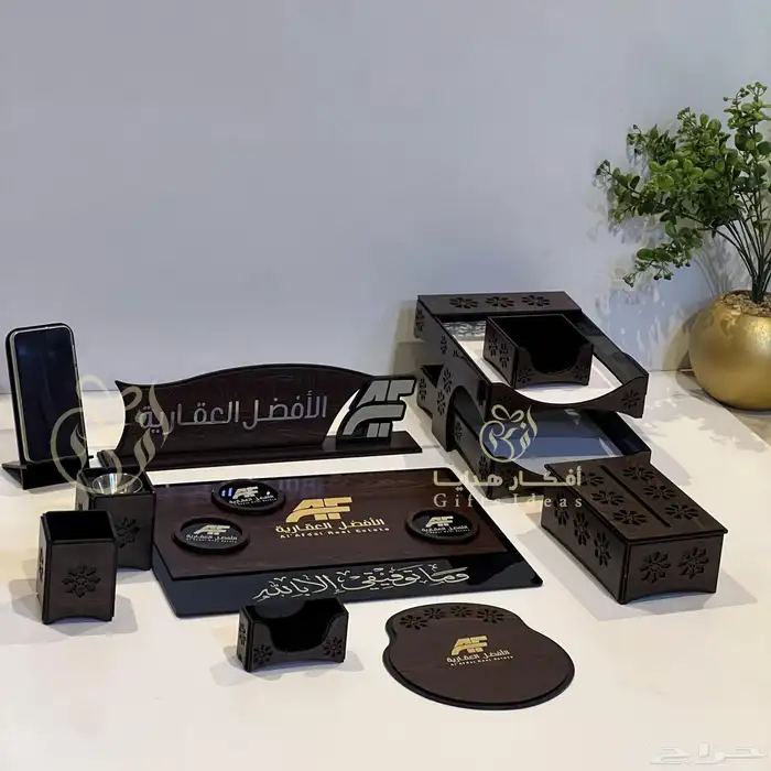 طقم مكتب فاخر بالاسم والشعار 12 قطعة 6