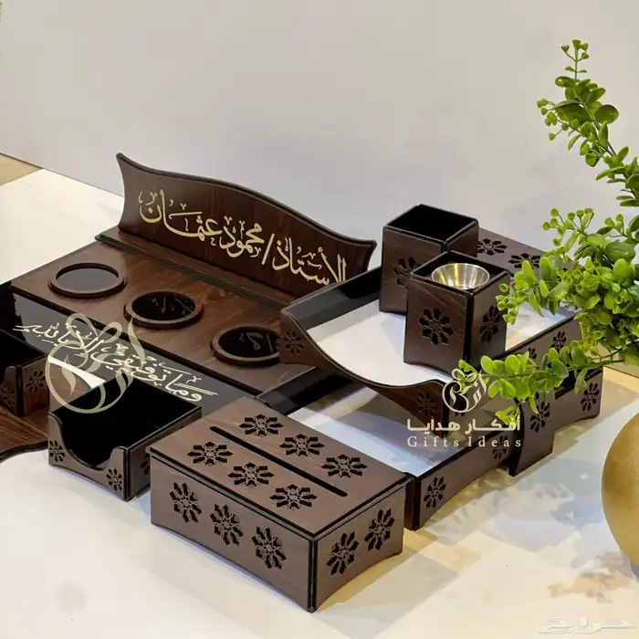 طقم مكتب فاخر بالاسم والشعار 12 قطعة 4