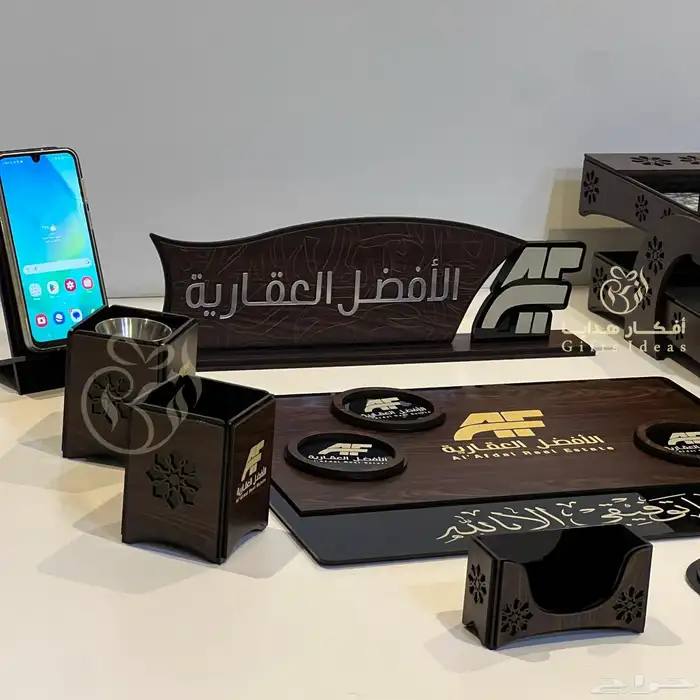 طقم مكتب فاخر بالاسم والشعار 12 قطعة 8