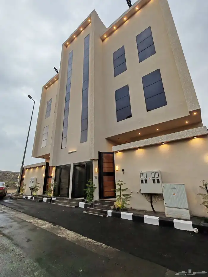 للبيع شقق علويه بسطح خاص بأبها بسعر 550 الف 1