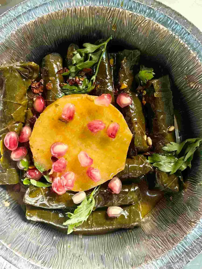 متوفر يوم الخميس ورق عنب 1