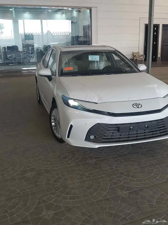 كامري نصف فل سعودي ابيض 2025 3