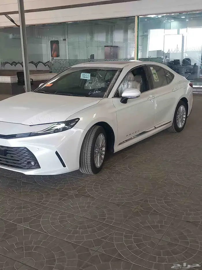 كامري نصف فل سعودي ابيض 2025 1