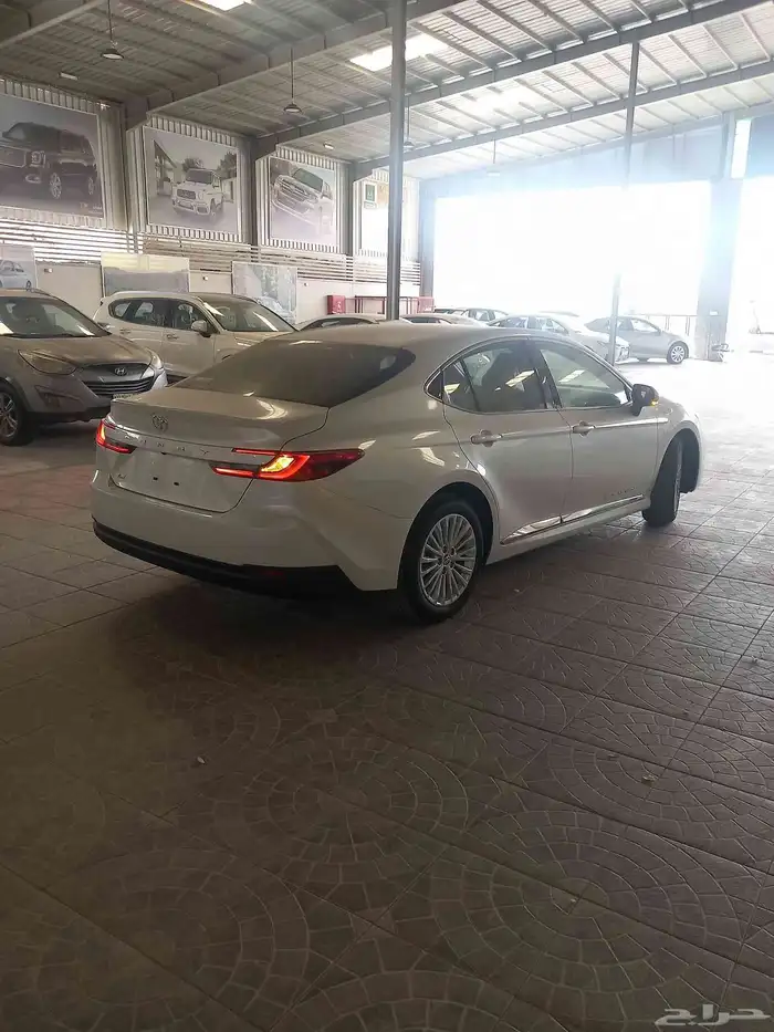 كامري نصف فل سعودي ابيض 2025 4