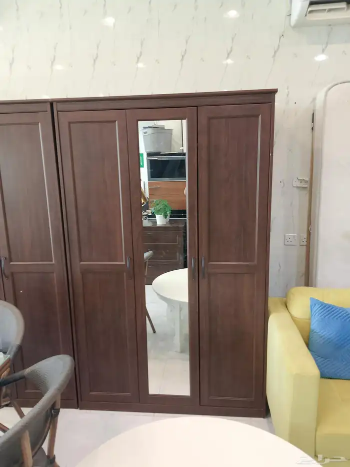 متوفرة اثنين دواليب ايكيا لون بني ثلاث ابواب جديدة 3
