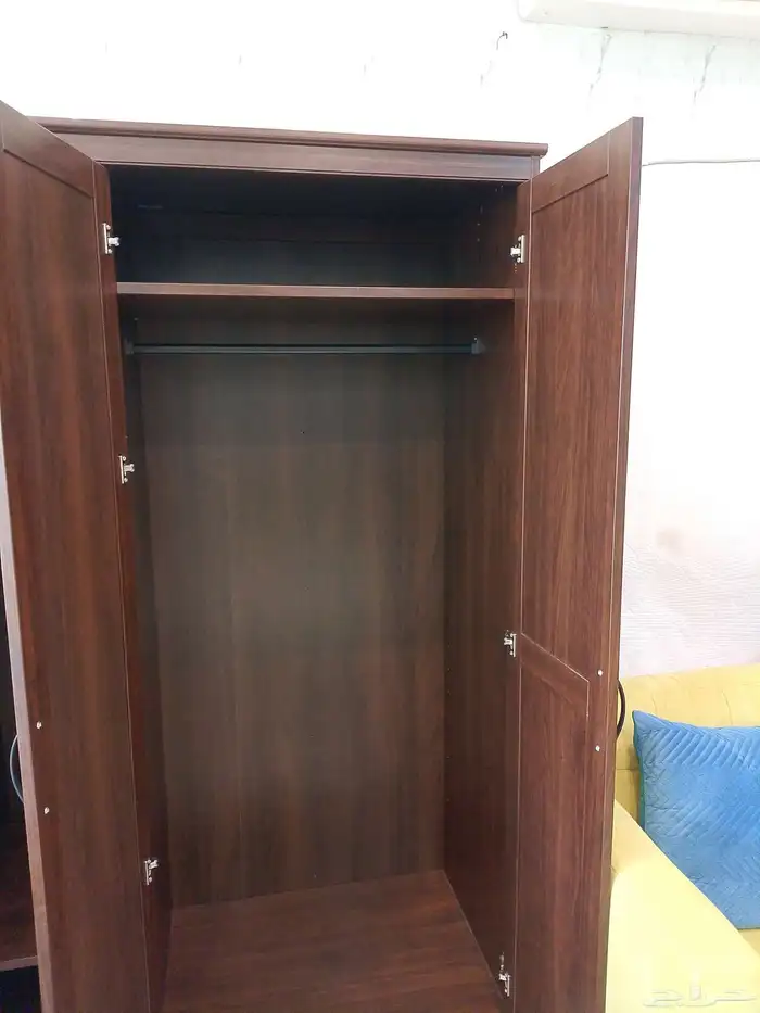 متوفرة اثنين دواليب ايكيا لون بني ثلاث ابواب جديدة 1