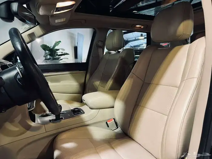 جيب شيروكي ليمتد 2015 V8 بحاله ممتازه ماشاء الله 4