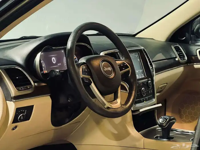 جيب شيروكي ليمتد 2015 V8 بحاله ممتازه ماشاء الله 3