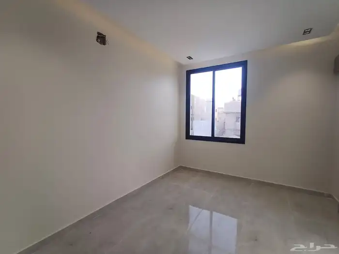 للبيع شقه مع سطح حي النظيم 5