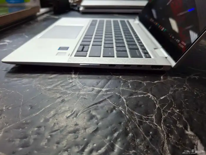 لاب توب Hp Elitebook بحالة ممتازة وشكل أنيق ونحيف جدا 11
