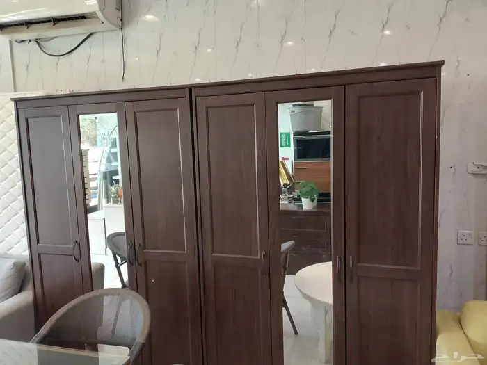 متوفرة اثنين دواليب ايكيا لون بني ثلاث ابواب جديدة 2