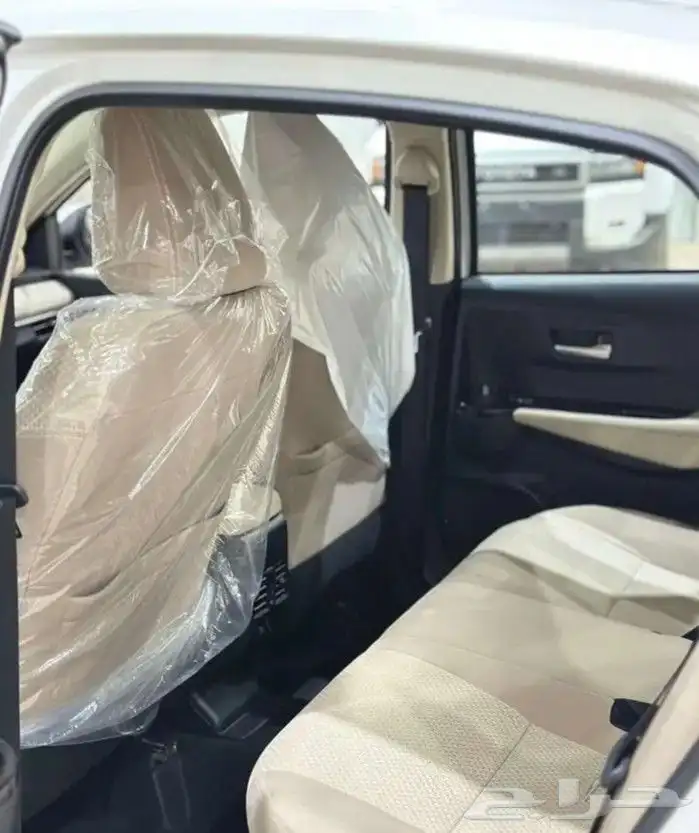 تويوتا يارس فل كامل YX ابيض موديل 2026 3