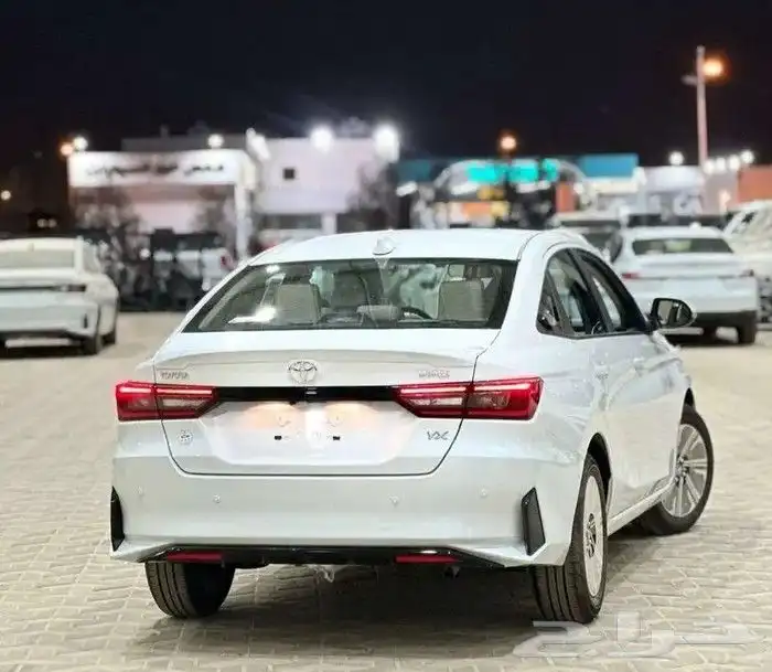 تويوتا يارس فل كامل YX ابيض موديل 2026 5