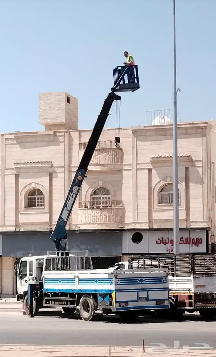فوركلفت للأيجار اليومي والشهري والمشاوير تحميل وتنزيل تريلات 1