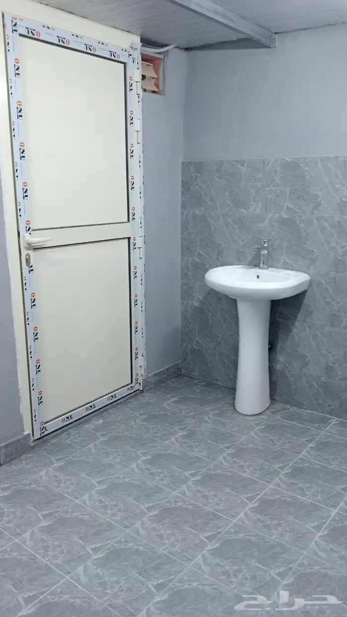 للايجار شقق عزاب فاخرة جديدة 9