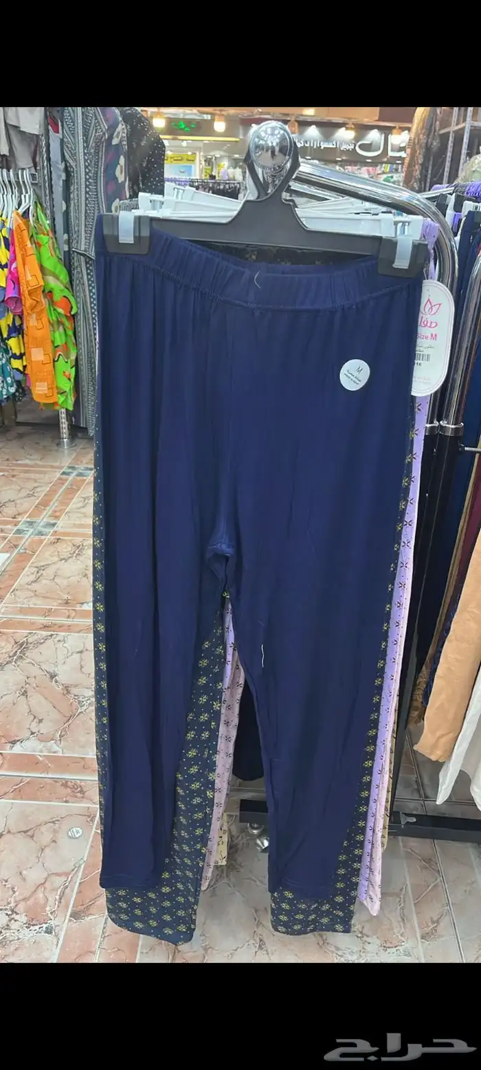 بنطلون وشورت حريمى بسعر ممتاز بدايه من 10 درزن 0