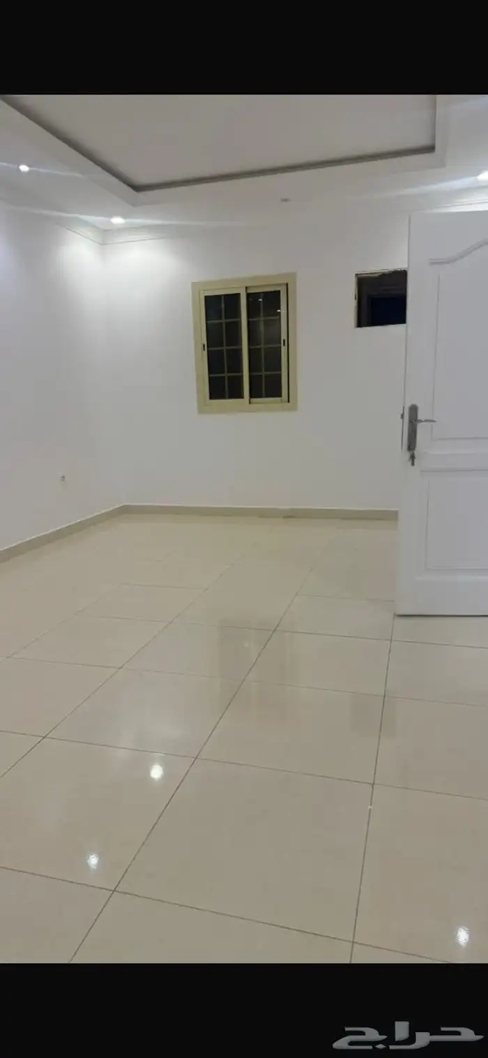 شقه خمس غرف للايجار حي الصالحيه 4