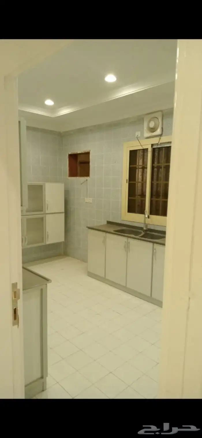 شقه خمس غرف للايجار حي الصالحيه 6