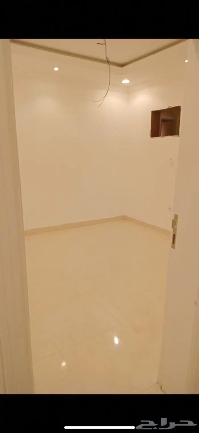 شقه خمس غرف للايجار حي الصالحيه 3