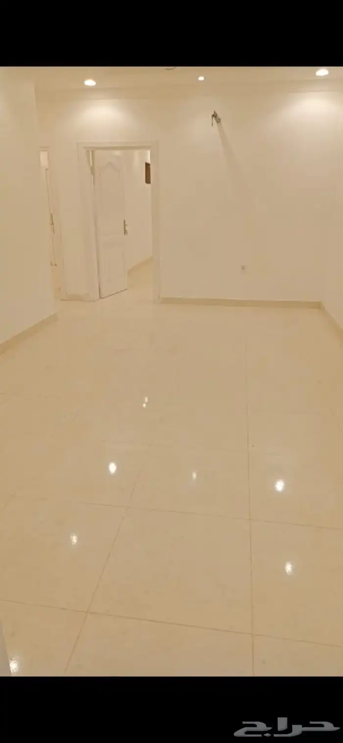 شقه خمس غرف للايجار حي الصالحيه 7