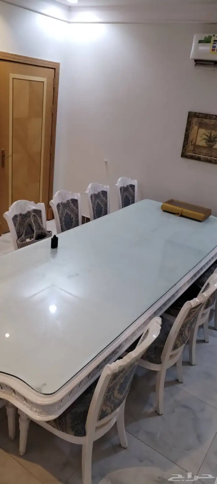 طاولة طعام ملكية ب 12 كرسي 2