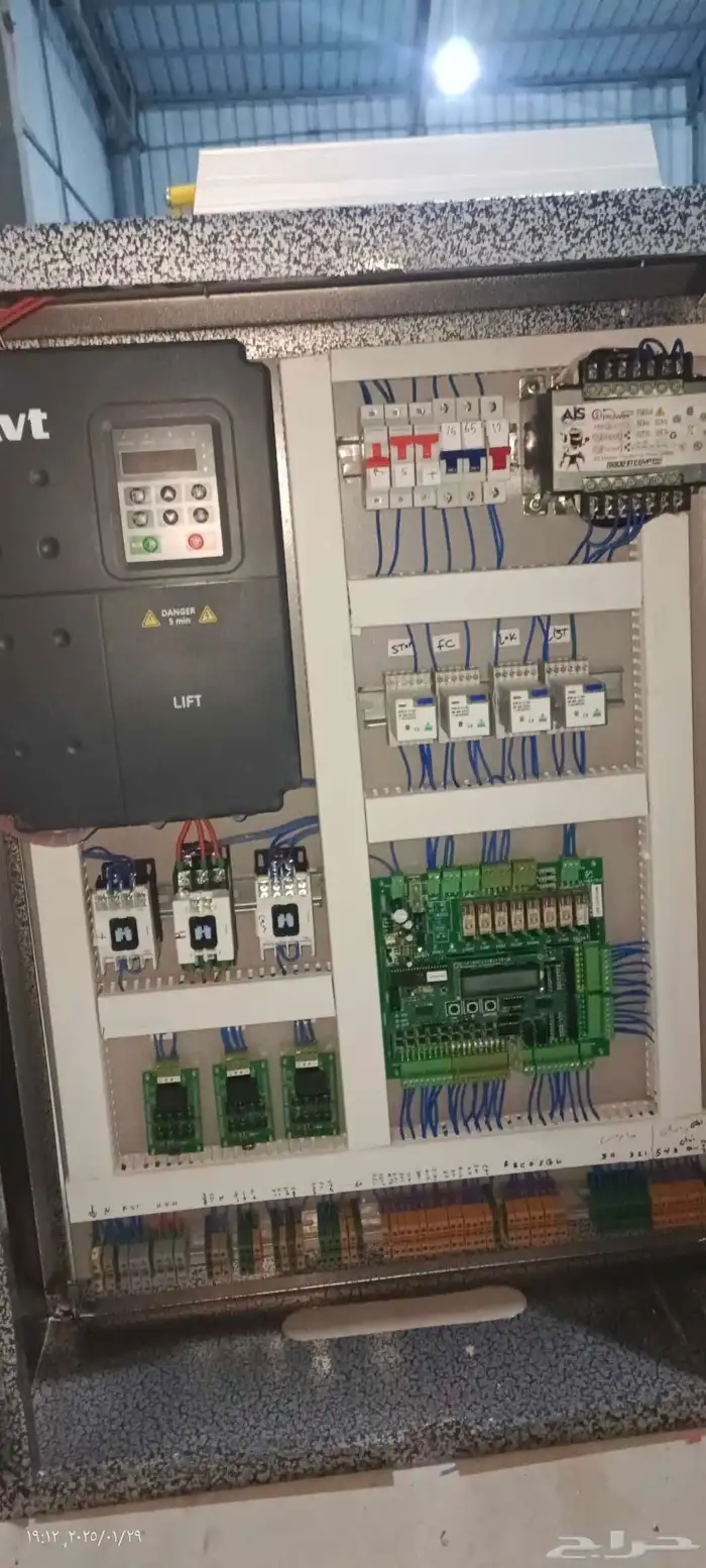 فني مصاعد -صيانة واعطال _ تركيب -تحديث _تجديد واحلال 23