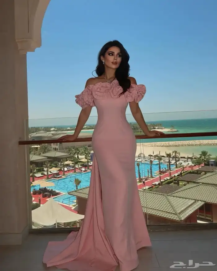 أفخم فساتين السهرة الراقية والمميزة 22