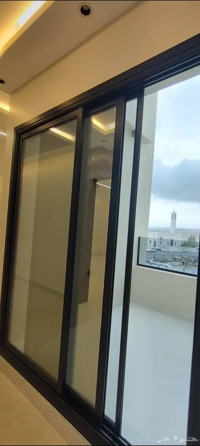 للبيع شقق ارضية وعلويه حوش واسع بايكة سيارة تشطيبات فاخره 40