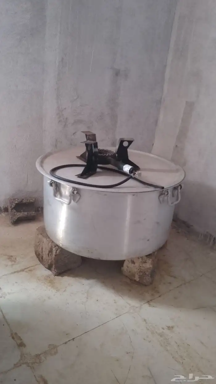 عده مطعم. الغداء شوايات وظغاطات وشول 1