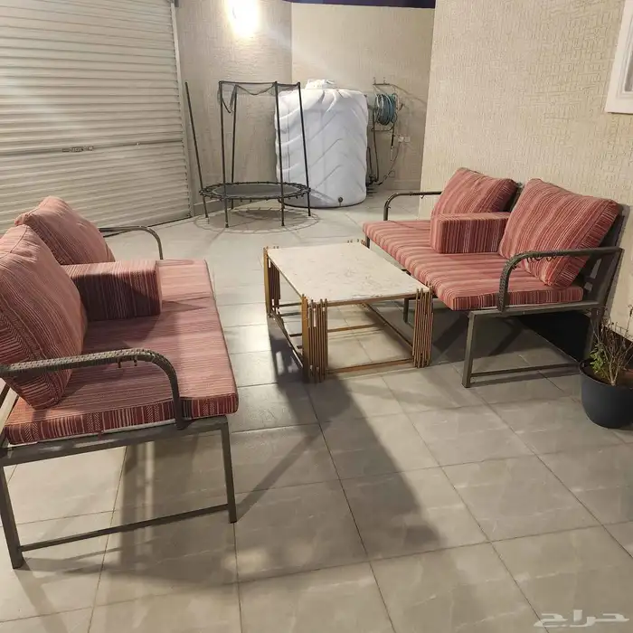 كراسي و طاولة 0