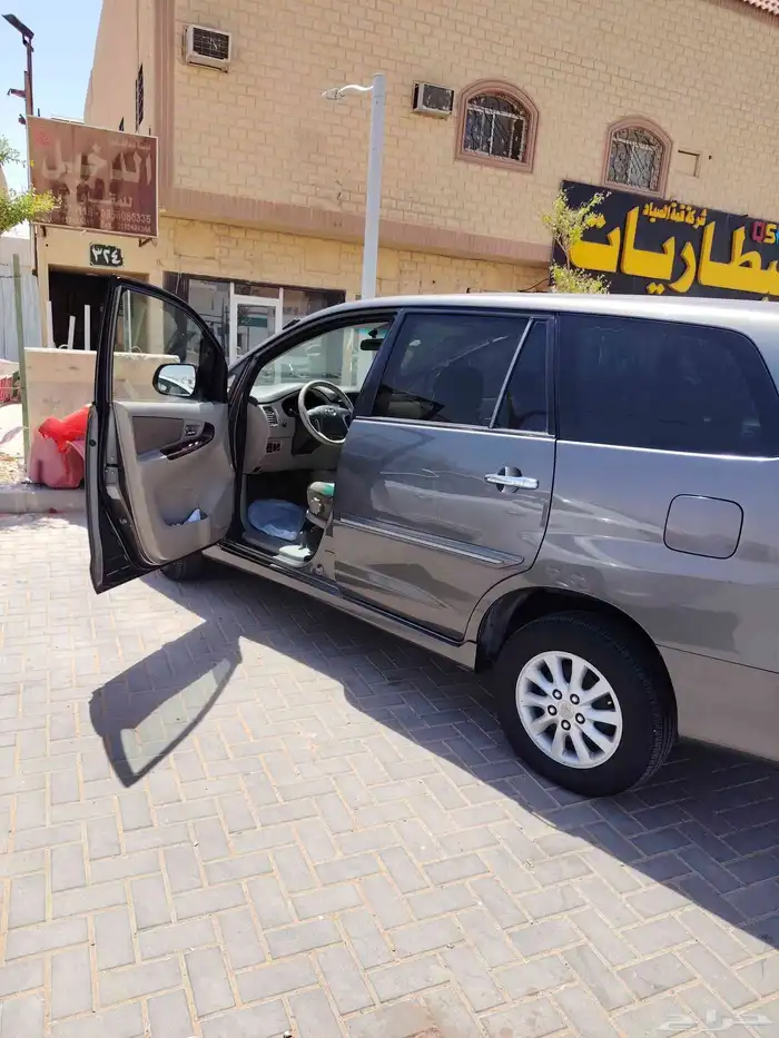 تويوتا إنوفا 2014 بحالة ممتازة 7