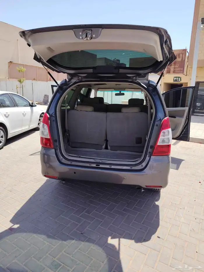 تويوتا إنوفا 2014 بحالة ممتازة 6