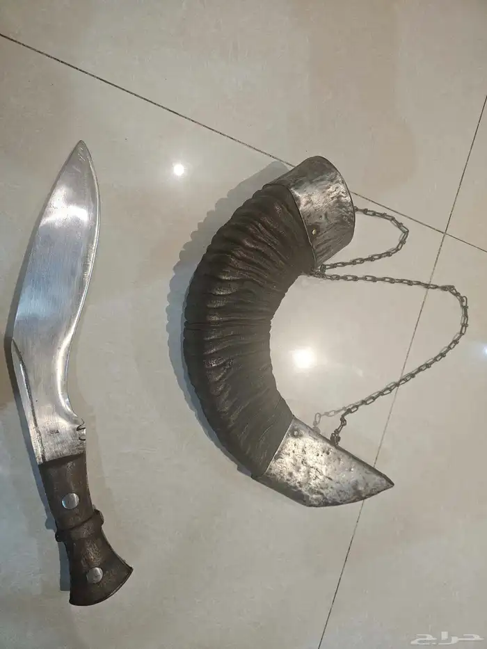قرن وعل عملاق وسكين كوكري كبير 0