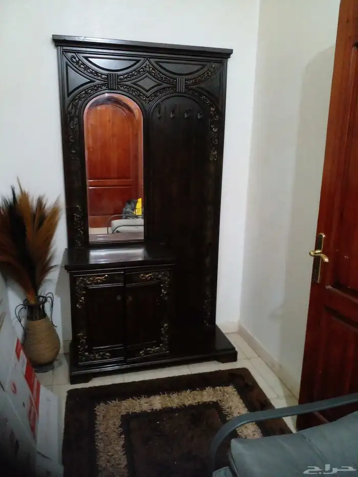 شاشه بلازمه الجي 32 بوصه  مدخل منزلي  طاوله شاشه 1