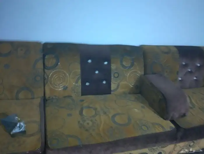 مجلس صالون بحالة جيدة مع الستارة 0