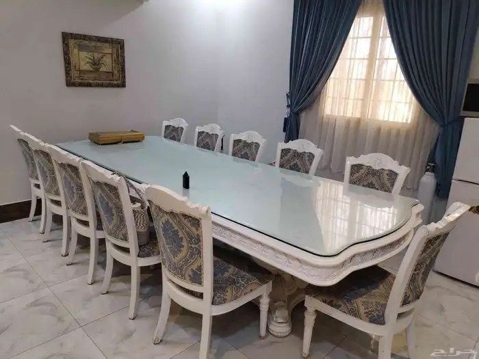 طاولة طعام ملكية ب 12 كرسي 0