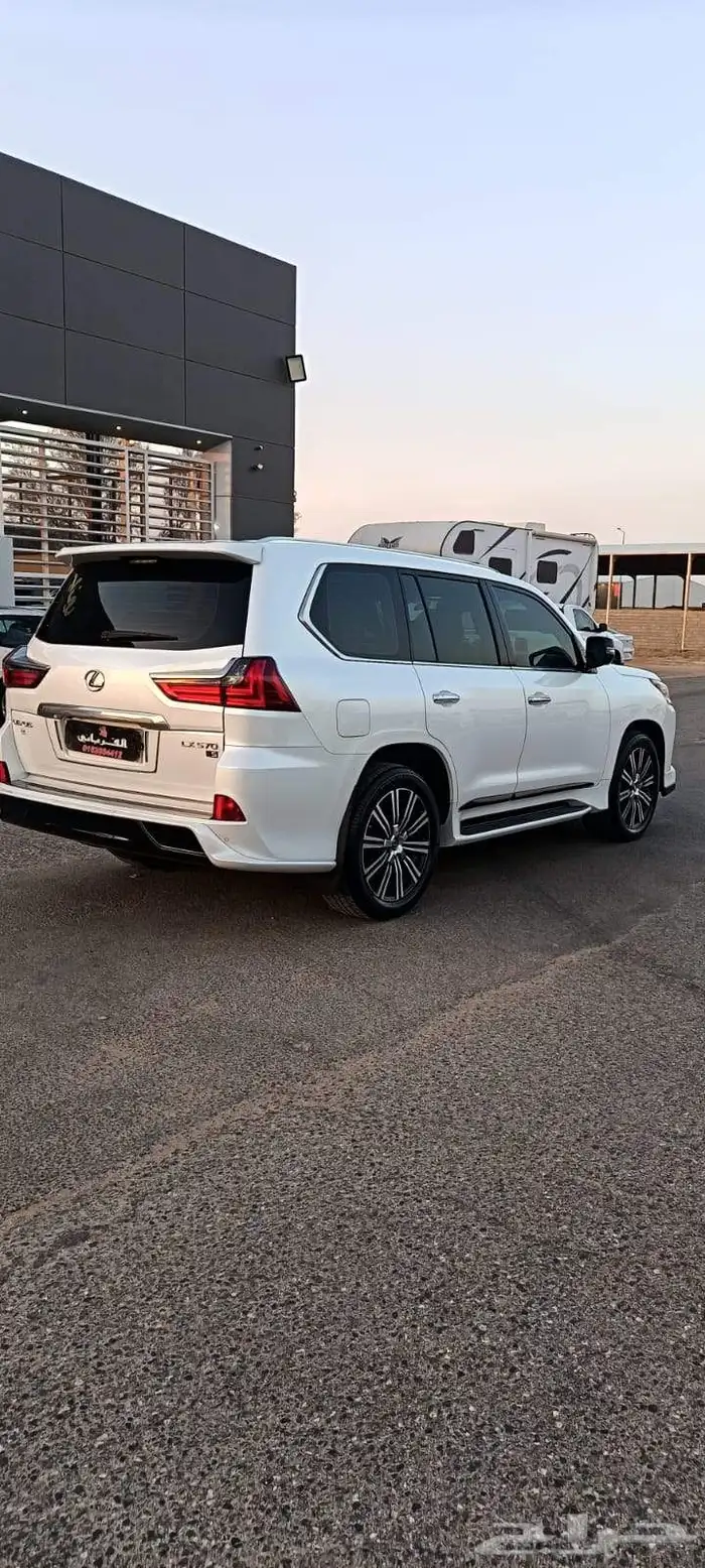 لكزس LX570 موديل 2021عداد134الف فل كامل 1
