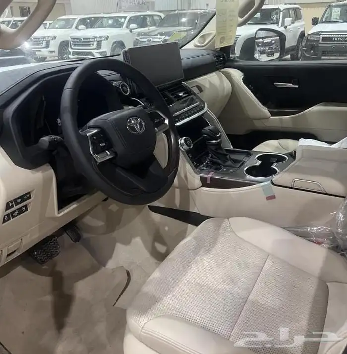 تويوتا لاندكروزر GXR L5 موديل 2025 4