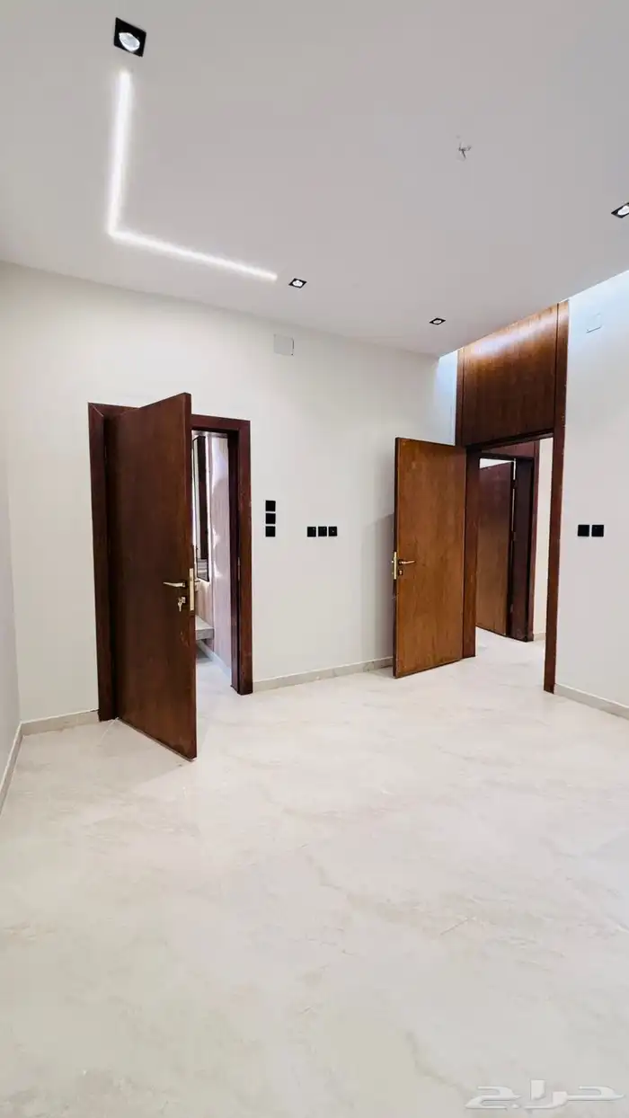 للبيع نص دور حي الفلاح 2