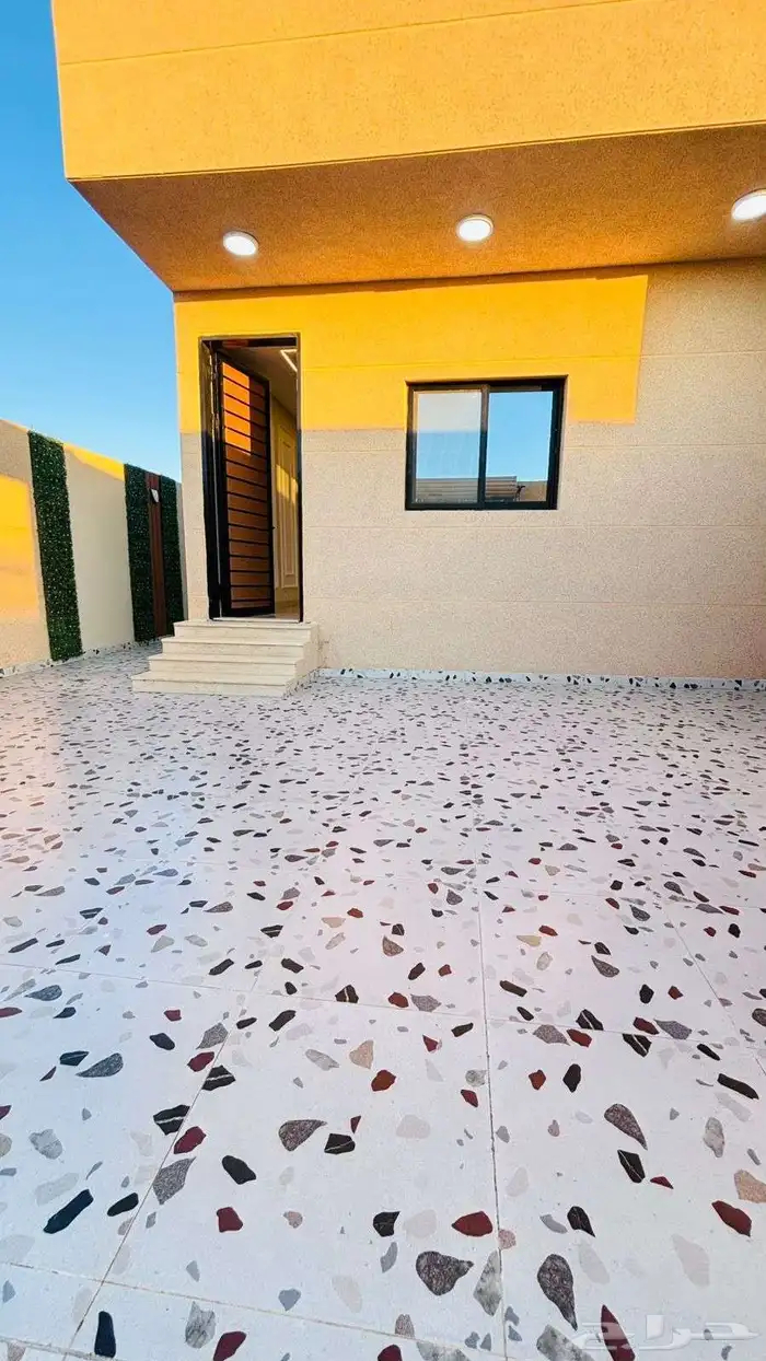 للبيع نص دور حي الفلاح 1