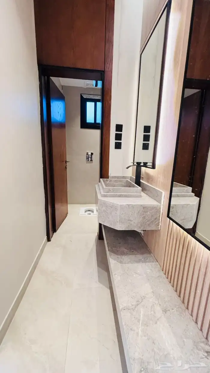 للبيع نص دور حي الفلاح 5