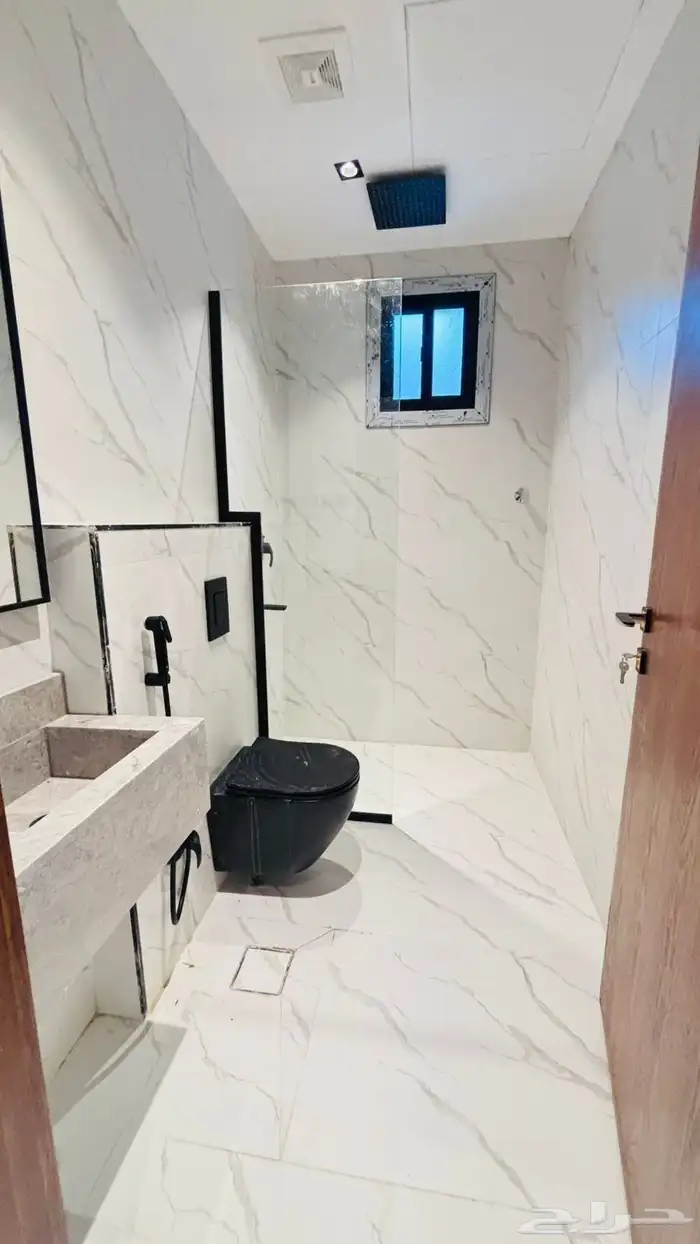 للبيع نص دور حي الفلاح 8