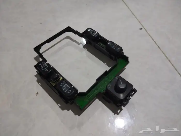 قطع غيار مرسيدس ابو عيون W210 35
