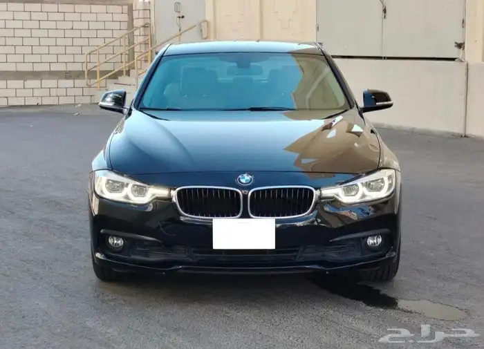 سيارة بي ام دبليو الفئة الثالثة BMW 320i F30 1